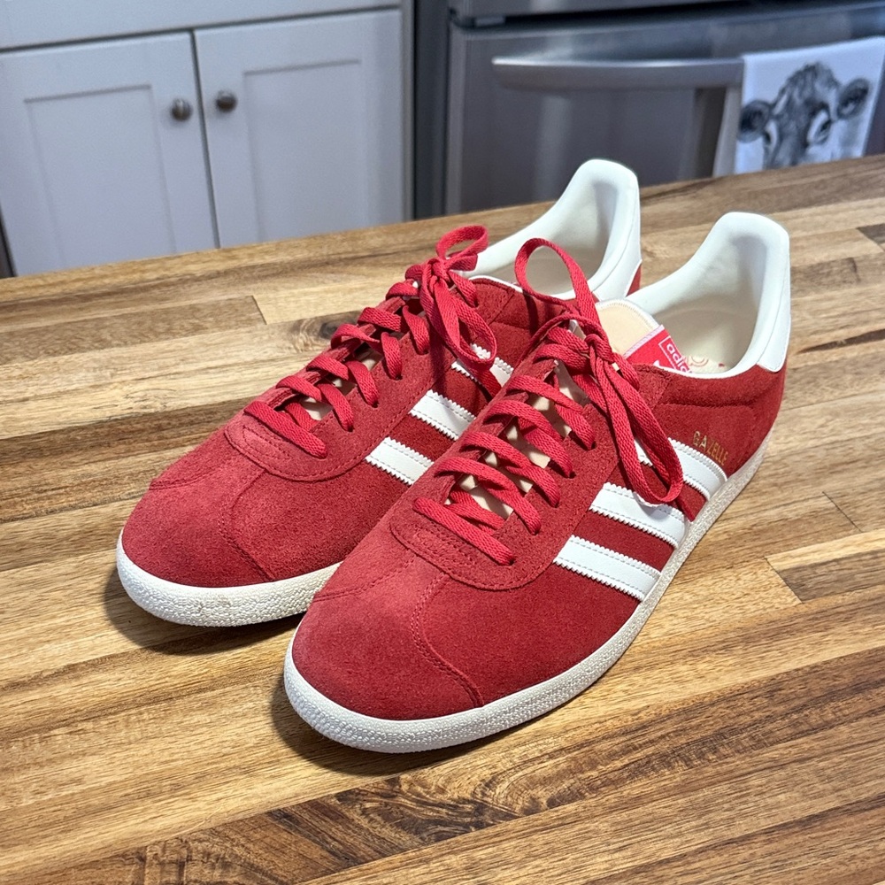 Adidas Men's Red and White Suede Gazelle Sneakers